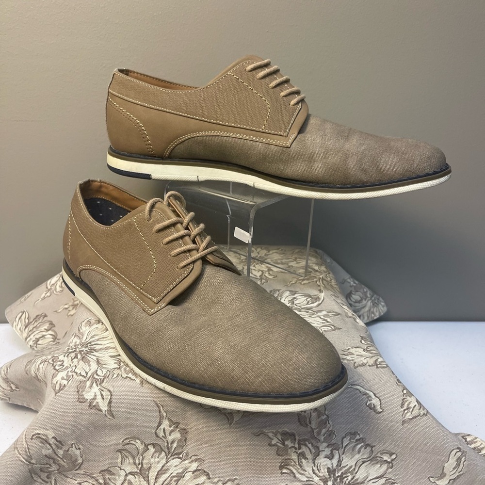 Elegant Men's Beige Derby Shoes